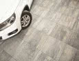Podjazd do domu z płyt brukowych